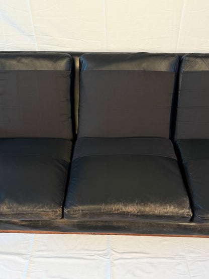 Original sofa cushion closeup showing leather wear, IMG 4402