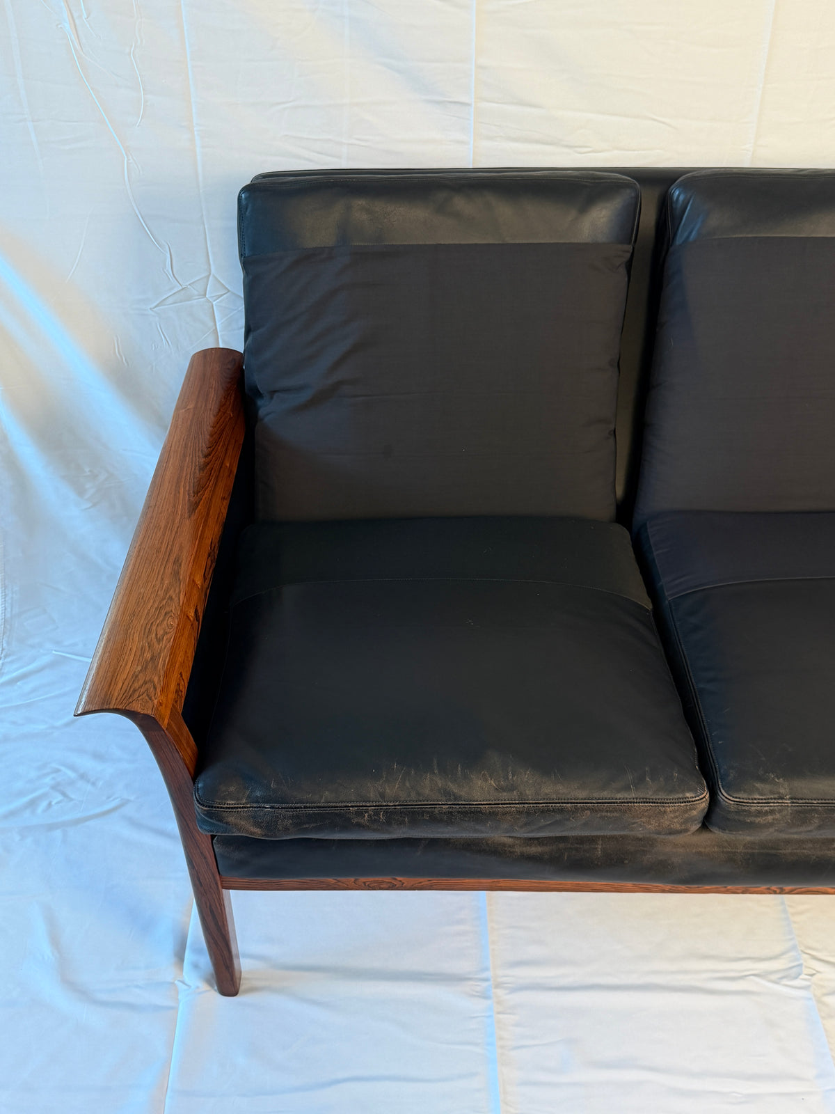 Original sofa cushion closeup showing leather wear, IMG 4403