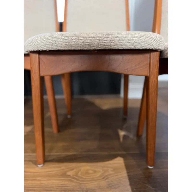 Benny Linden Solid Teak Dining Chairs — Set of Eight — detail 12