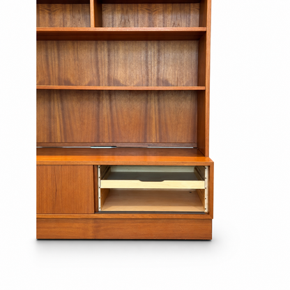 Hundevad Danish Teak Media Bookcase and Credenza, Attributed to Carlo Jensen — detail 4