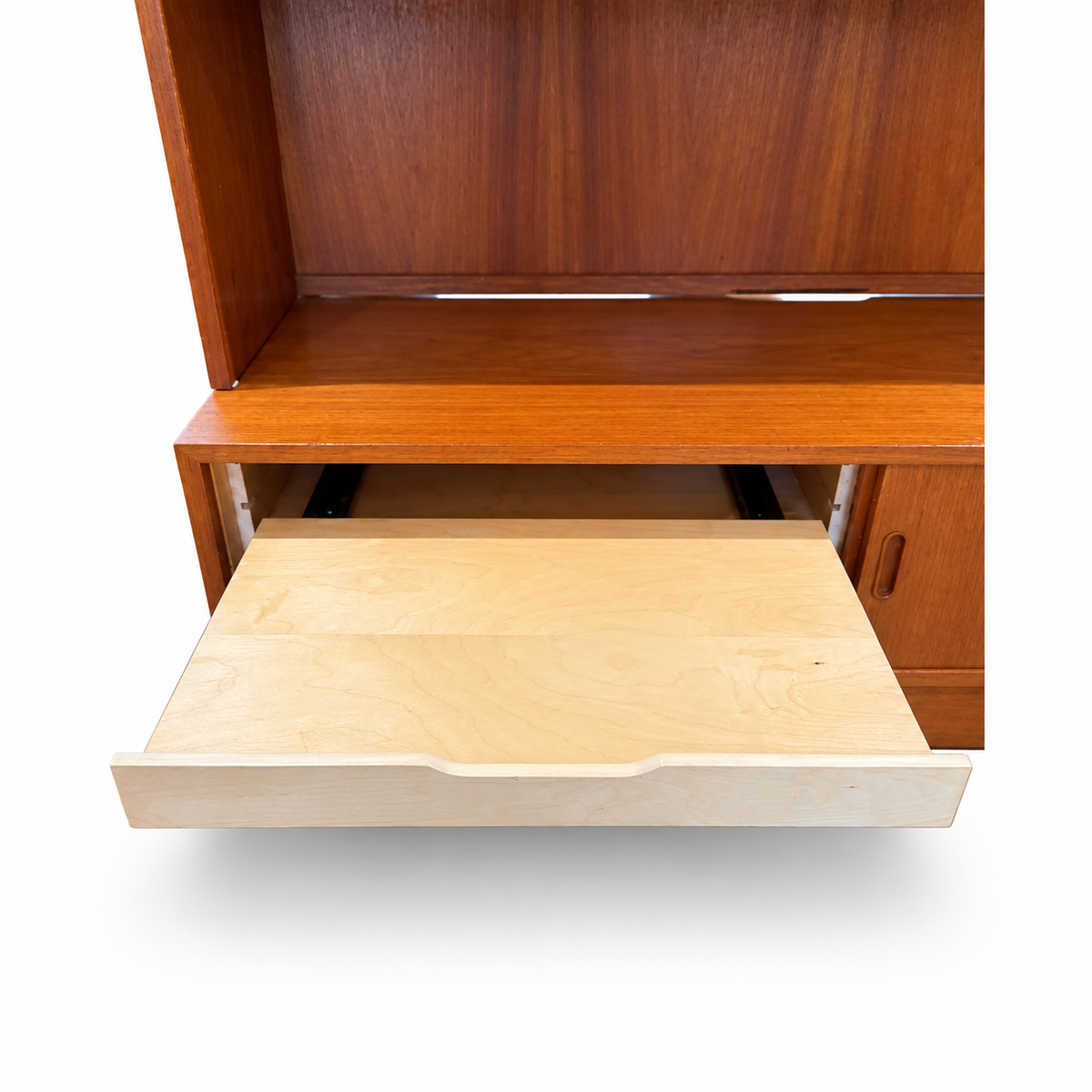 Hundevad Danish Teak Media Bookcase and Credenza, Attributed to Carlo Jensen — detail 8